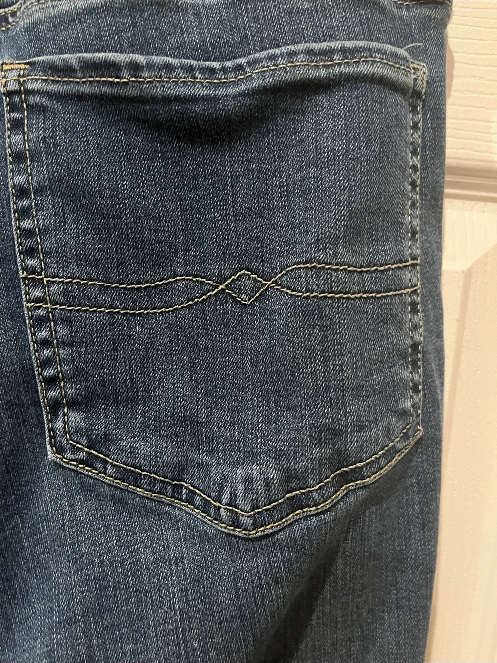 Lucky Brand Women’s Straight Cut Cropped Jeans in Dark Blue Wash
